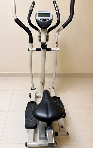 Elliptical Trainer للبيع بحالة جيد