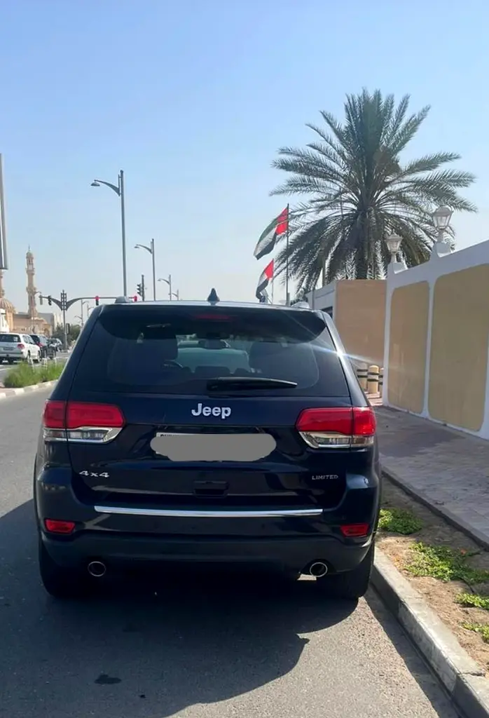 Jeep Grand Cherokee 2017 — photo 1 of 6