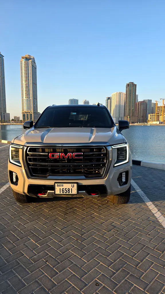 GMC Yukon 2021 — photo 1 of 12