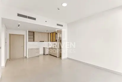 Mid Floor | Open and Fully Fitted Kitchen
