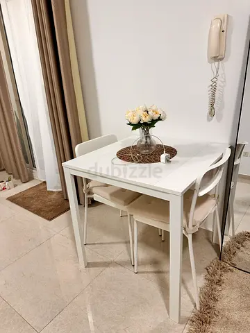 Dinning table for 2/4