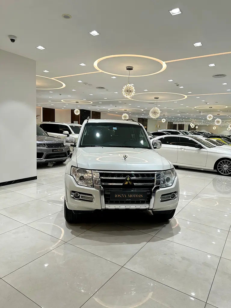 Mitsubishi Pajero 2018 — photo 1 of 6