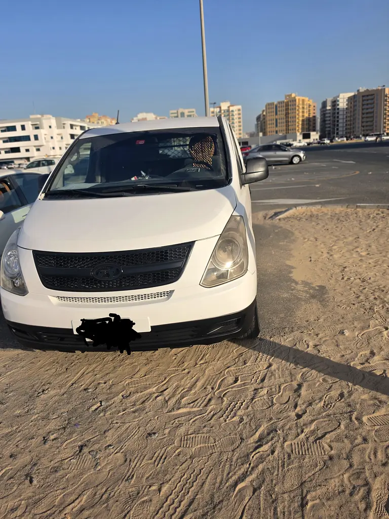 Hyundai H1 2013 — photo 1 of 6