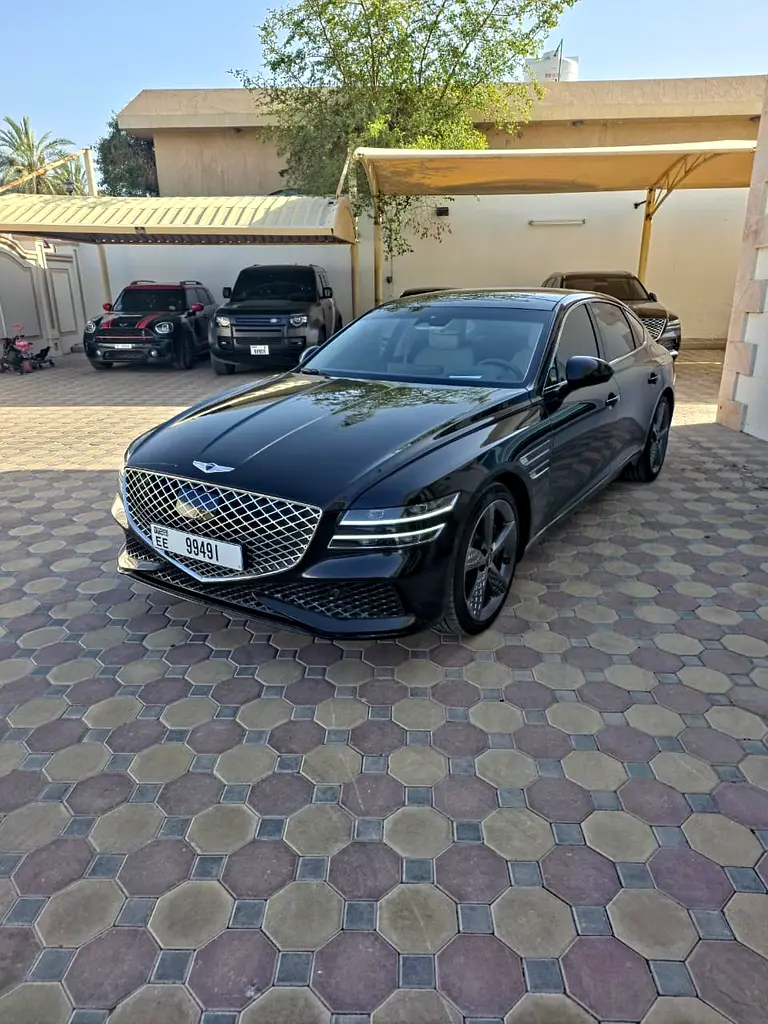 Genesis G80 2023 — photo 1 of 17