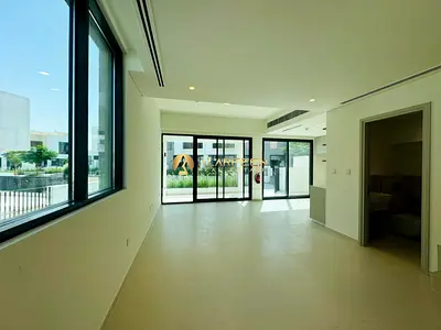 Single Row - Prime Location - Vacant & Brand New