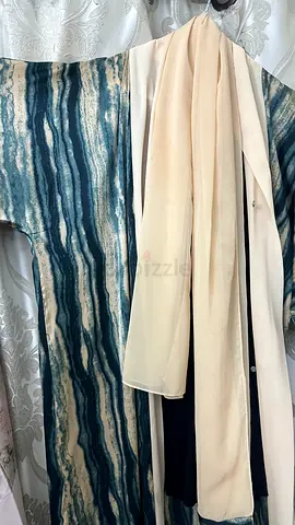 Assorted summer abayas and light beige scarf - good condition size 56