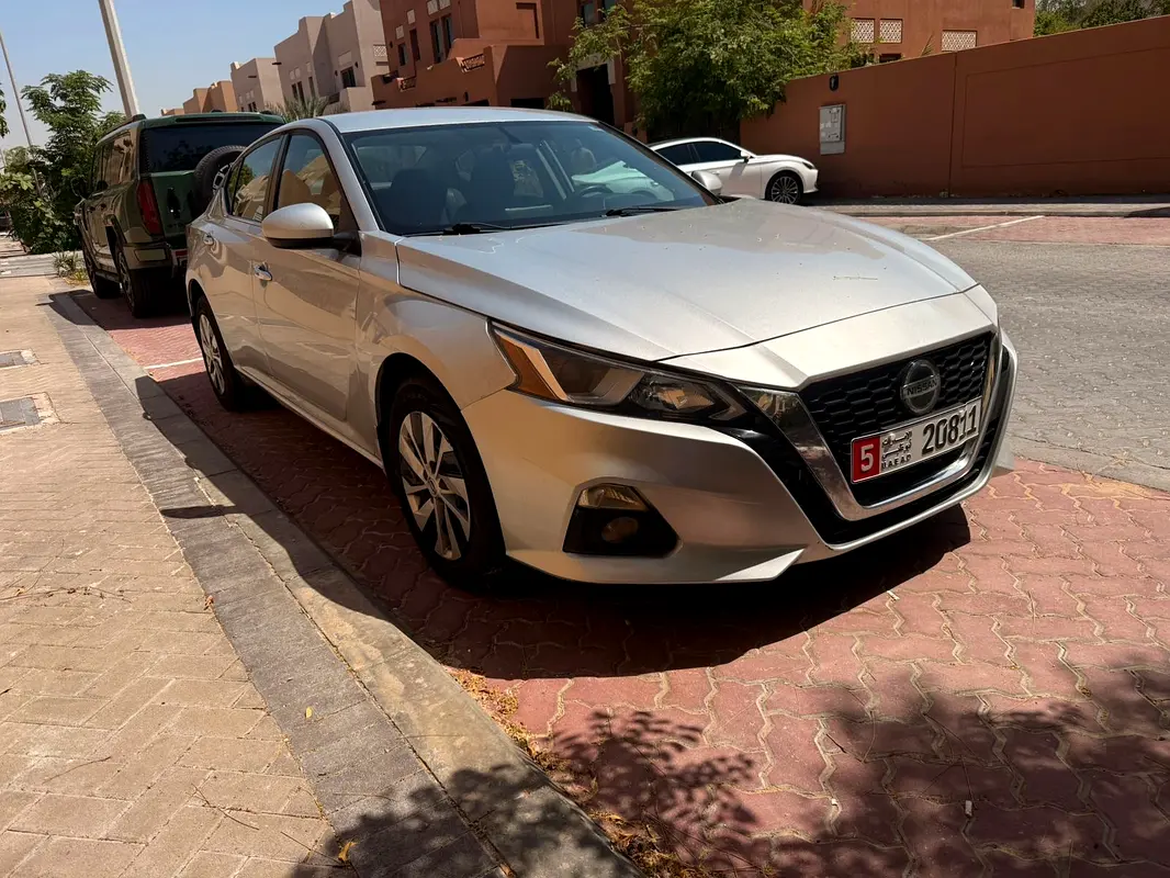 Nissan Altima 2020 — photo 1 of 10