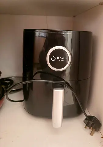 Air fryer 80aed, Microwave oven 100aed, Toaster 50,aed