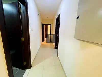 فسيحة أنا شرفة ضخمة تطل على منظر رائع