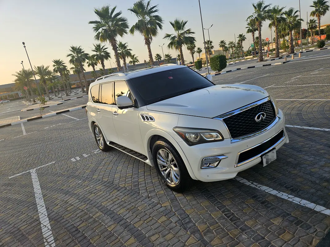 Infiniti QX80 2017 — photo 1 of 12