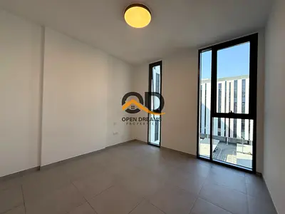 Studio apartment available for rent in Solo building!!!