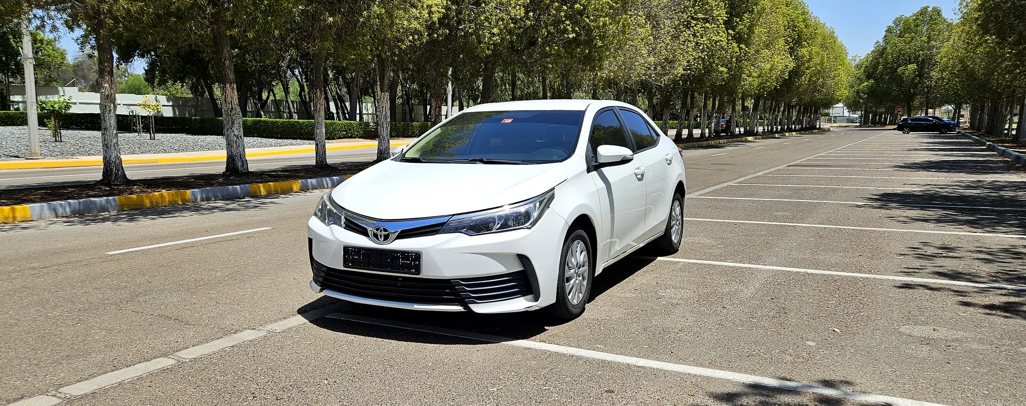 Toyota Corolla 2017 — photo 1 of 19