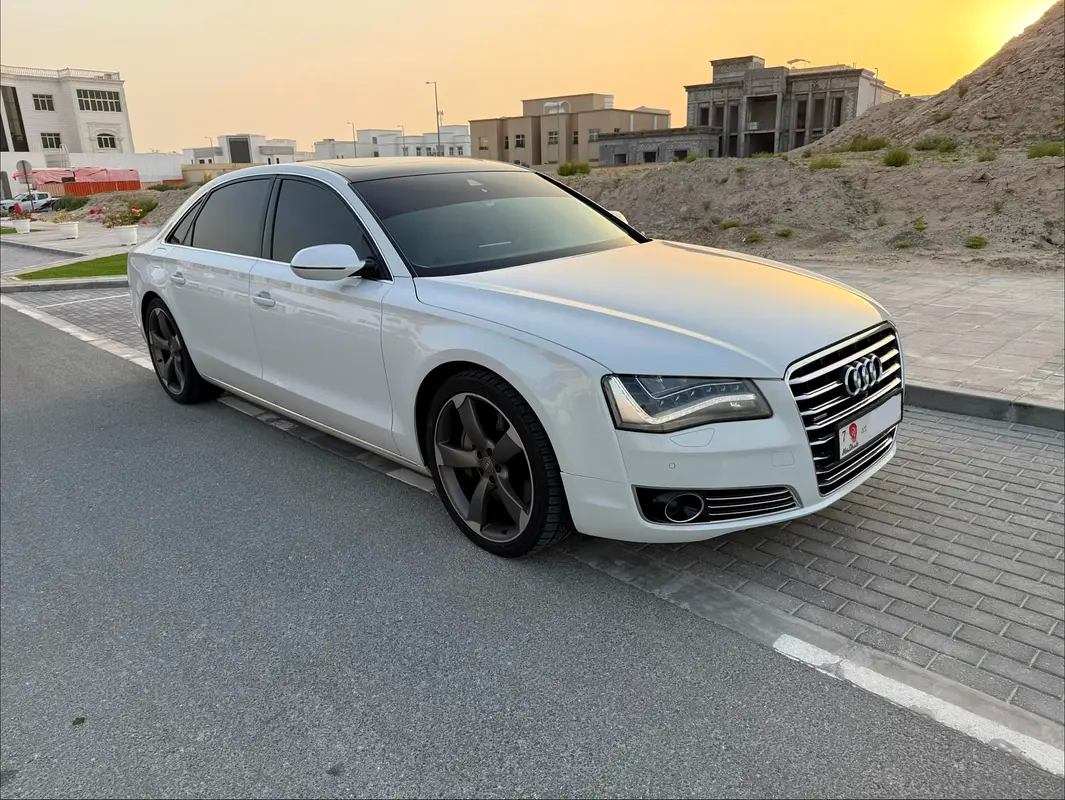 Audi A8 2014 — photo 1 of 14
