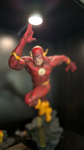DC Comics Premium Format™ Figure by Sideshow Collectibles