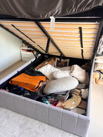 200x150 double bed with underneath storage and 200x150x30 mattress. Both 1.5years old.