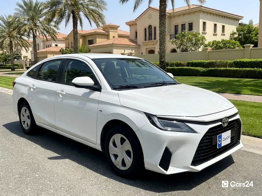 Toyota Yaris 2023 — photo 1 of 13