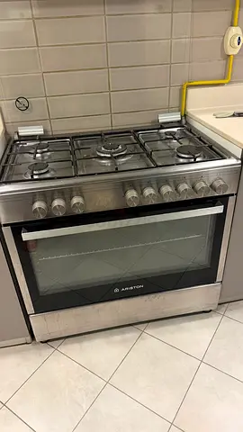 Ariston stainless steel freestanding gas cooker with oven, 5 burners