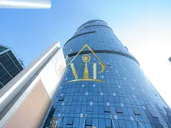 Experience World- Class Amenities in a Luxurious Well-maintained Unit