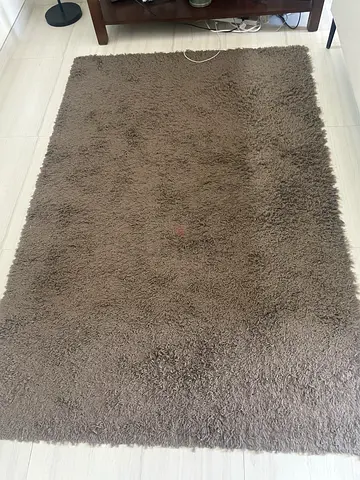 Soft shaggy brown area rug — good condition