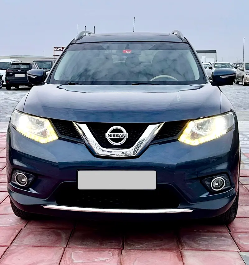 Nissan X-Trail 2015 — photo 1 of 8