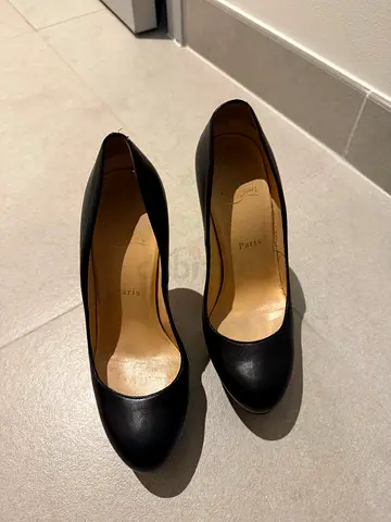 Christian Louboutin Classic black leather pumps - size 38