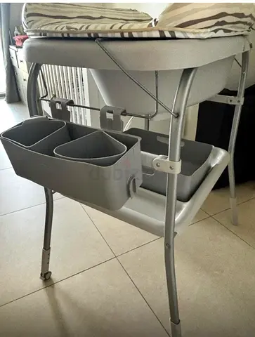 Chicco bath and changing table