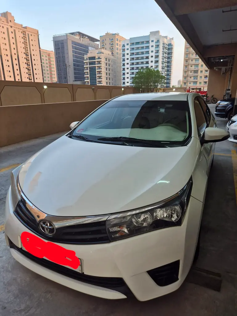 Toyota Corolla 2015 — photo 1 of 9