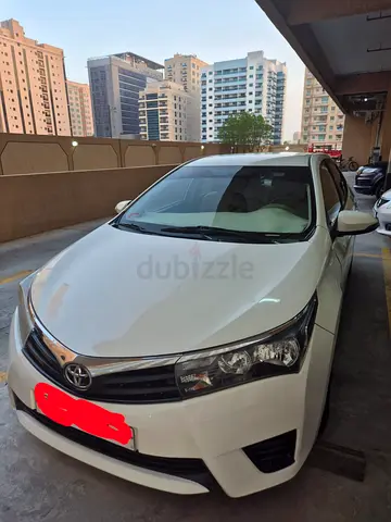 White Toyota Corolla SE