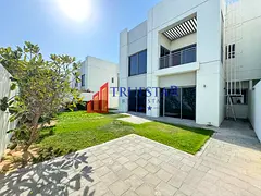 COMPOUND VILLAS 5BR+MAIDS SHARED POOL GYM TENNIS  SQUASH