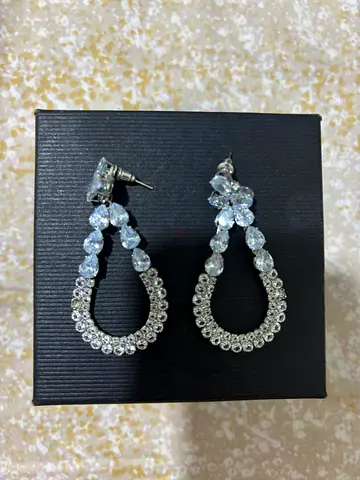 Elegant teardrop style crystal drop earrings