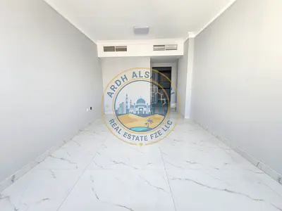 Like barnd 1bhk just 40k big hall very nice apartment family building Sarab community aljada