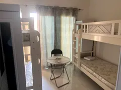 Clean bed space in jvc only 4 people in the room