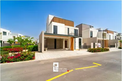 5BHK | READY TO MOVE IN | DIRECT ACCESS TO PARK