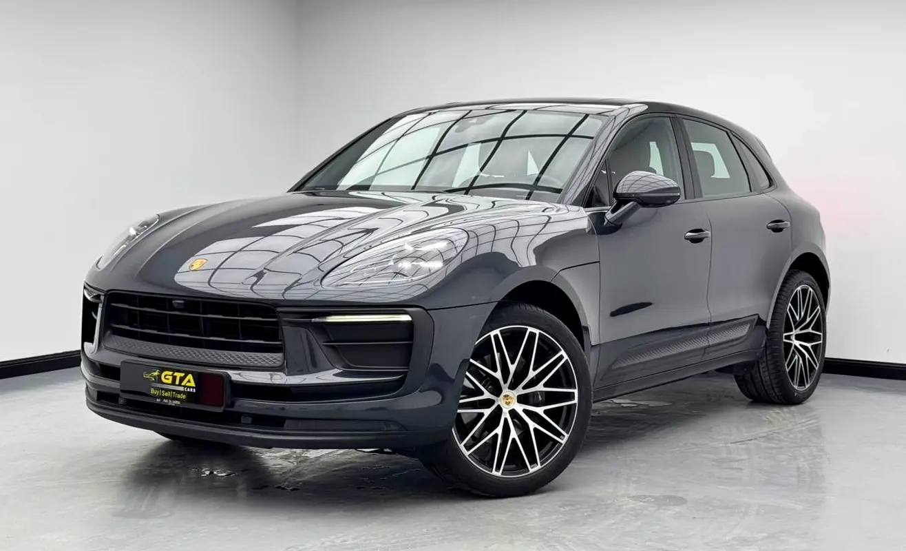 Porsche Macan 2023 — photo 1 of 17
