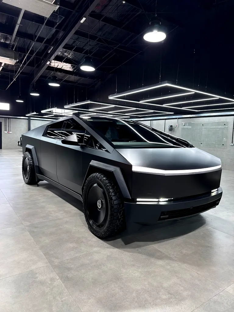 Tesla Cybertruck 2025 — photo 1 of 14