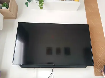 65 inch ikon tv. In good condition.. for sale. Moving out from UAE
