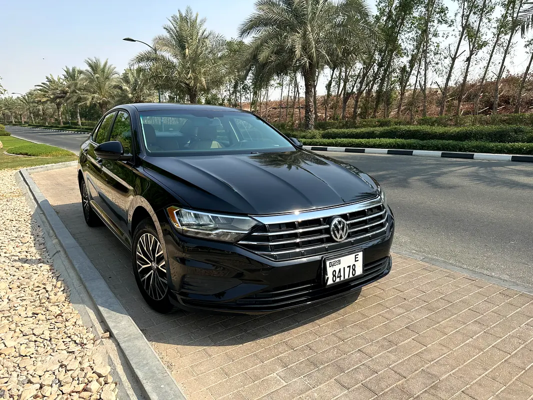 Volkswagen Jetta 2020 — photo 1 of 11