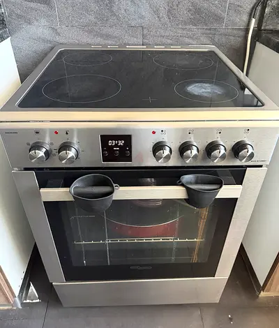 Stainless Steel Electric Cooker with Ceramic Hob and Oven - Excellent Working Condition