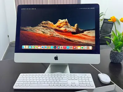 Apple iMac All-in-One 21.5 with Wireless Keyboard  Mouse - Excellent Condition