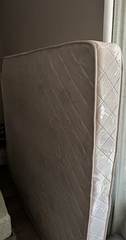 Single Mattress in Good Condition - Foam/Spring - Homebox - King Size