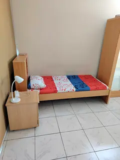 Looking for roommate to share studio flat