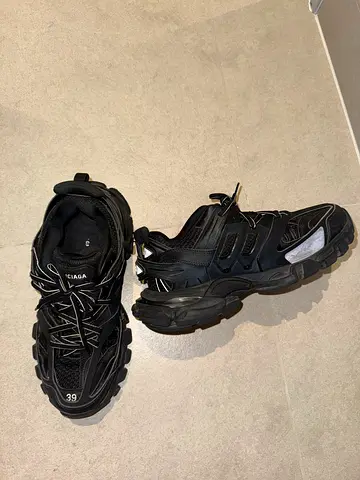 Black chunky sneakers, size 39, good used condition