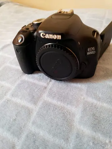 Canon EOS 600D CAMERA