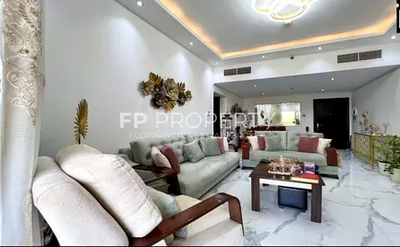 UNFURNISHED RENOVATED 2BHK / PARK VIEW/INVESTOR DEAL