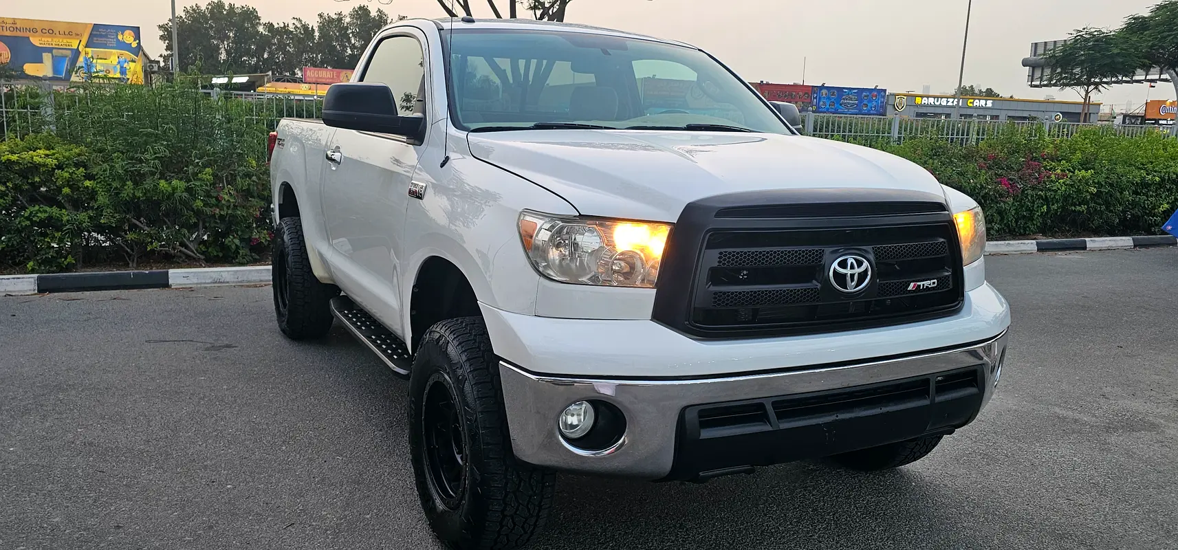 Toyota Tundra 2012 — photo 1 of 12