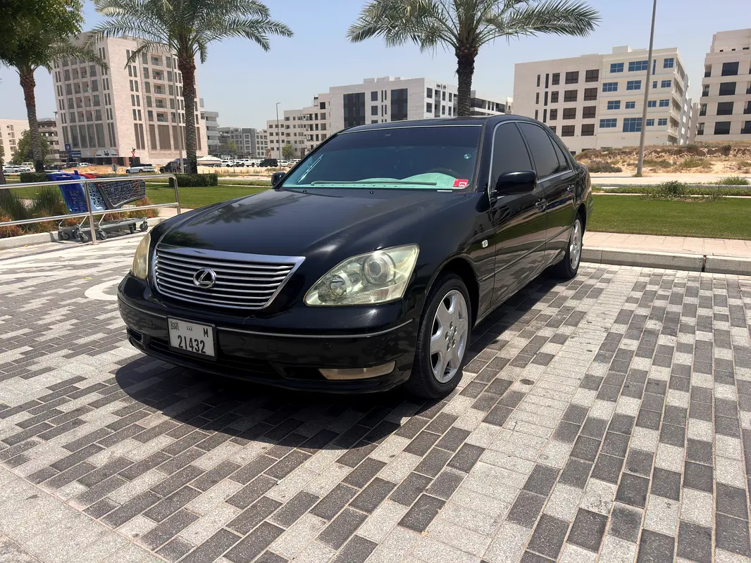 Lexus LS-Series 2004 — photo 1 of 9