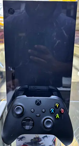 xbox series x with control