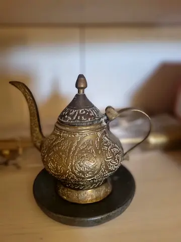Antique-style Ornate Brass Middle Eastern Coffee/Tea Pot (Dallah)