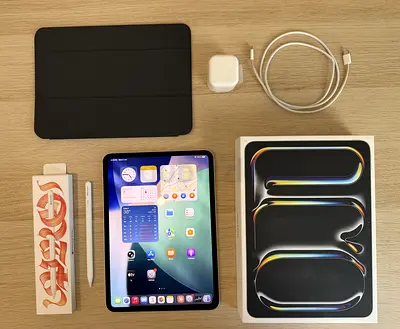 iPad Pro 11-inch (M4) Wi-Fi - 256GB Silver (Under Warranty) with Pencil Pro  Smart Folio (Like New)