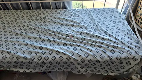 White Metal Day Bed